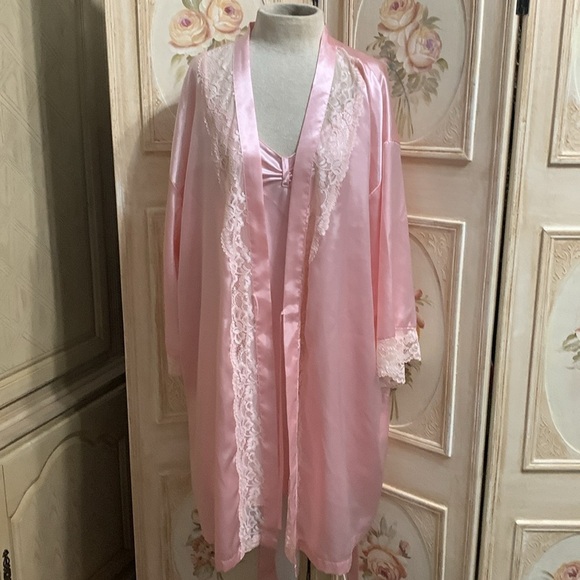 Pink négligée